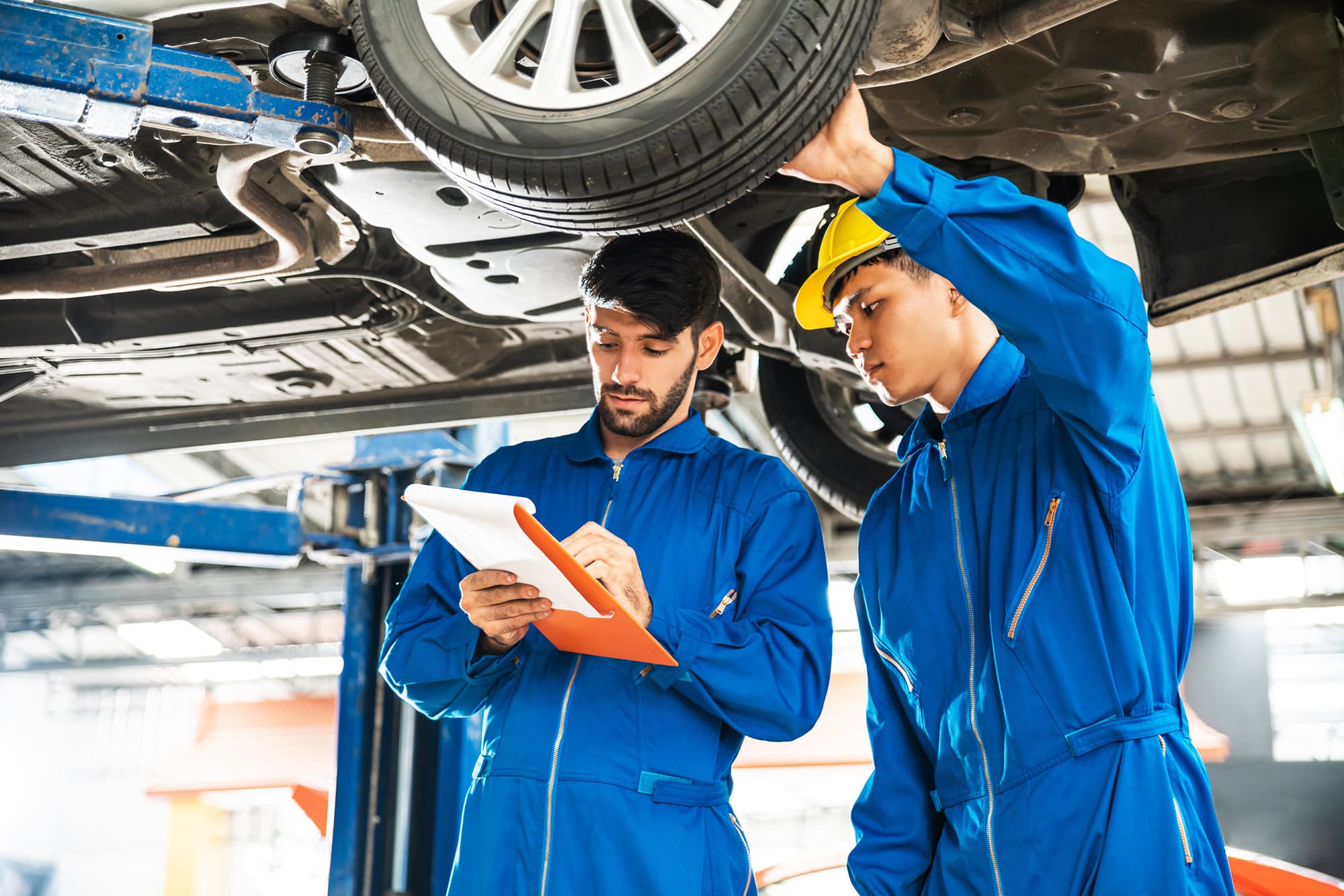 Auto techs improve efficiency by engaging in GMG EnviroSafe's employee safety training